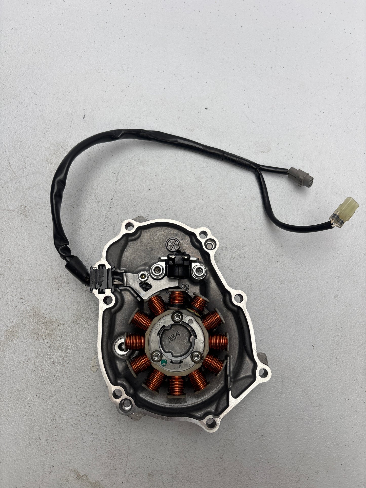 USED 2024 Yamaha YZ 250f Stator and Stator Cover PN# B7B-15411-00-00 BR9-81410-03-00#MM4